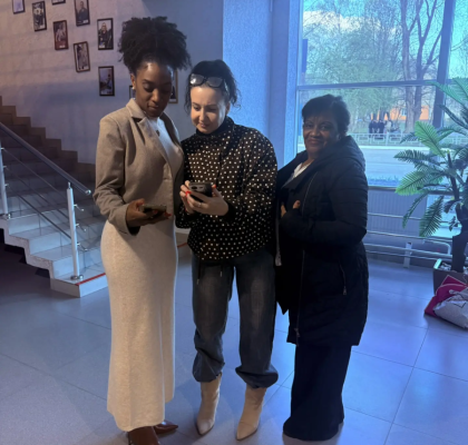 Гости Самары не проходят мимо и принимают участие в голосовании! 