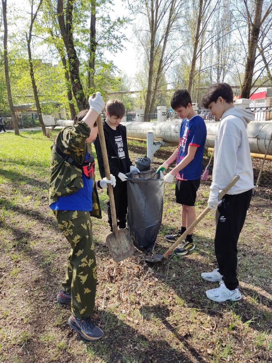В поселке Мехзавод, на территории сквера ДК «Октябрь», состоялся Всероссийский субботник. #1