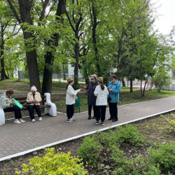 Волонтерский отряд "Ты не один" ЦДО" Красноглинский" принимает активное участие в акции "Георгиевская ленточка" в сквере им.академика Н.Д.Кузнецова в поселке Управленческий. #4