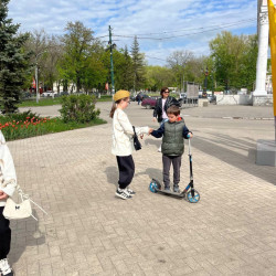 Волонтерский отряд "Ты не один" ЦДО" Красноглинский" принимает активное участие в акции "Георгиевская ленточка" в сквере им.академика Н.Д.Кузнецова в поселке Управленческий. #1
