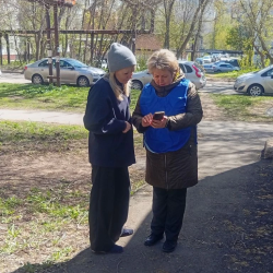 Уважаемые жители! Наши волонтеры на улицах района помогут вам проголосовать!   Напоминаем, продолжается онлайн-голосование по программе «Формирование комфортной городской среды» нацпроекта «Инфраструктура для жизни» #3